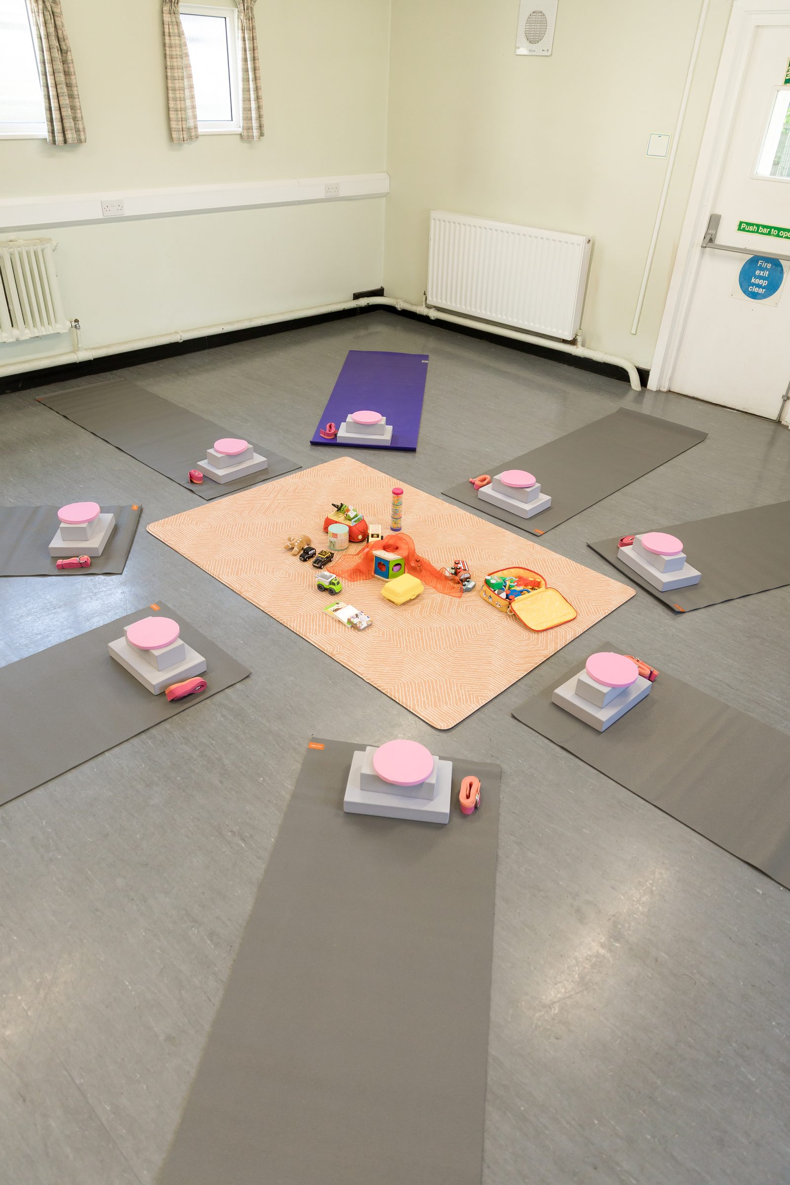 Playmat set up in the middle of the class with mats arranged around it